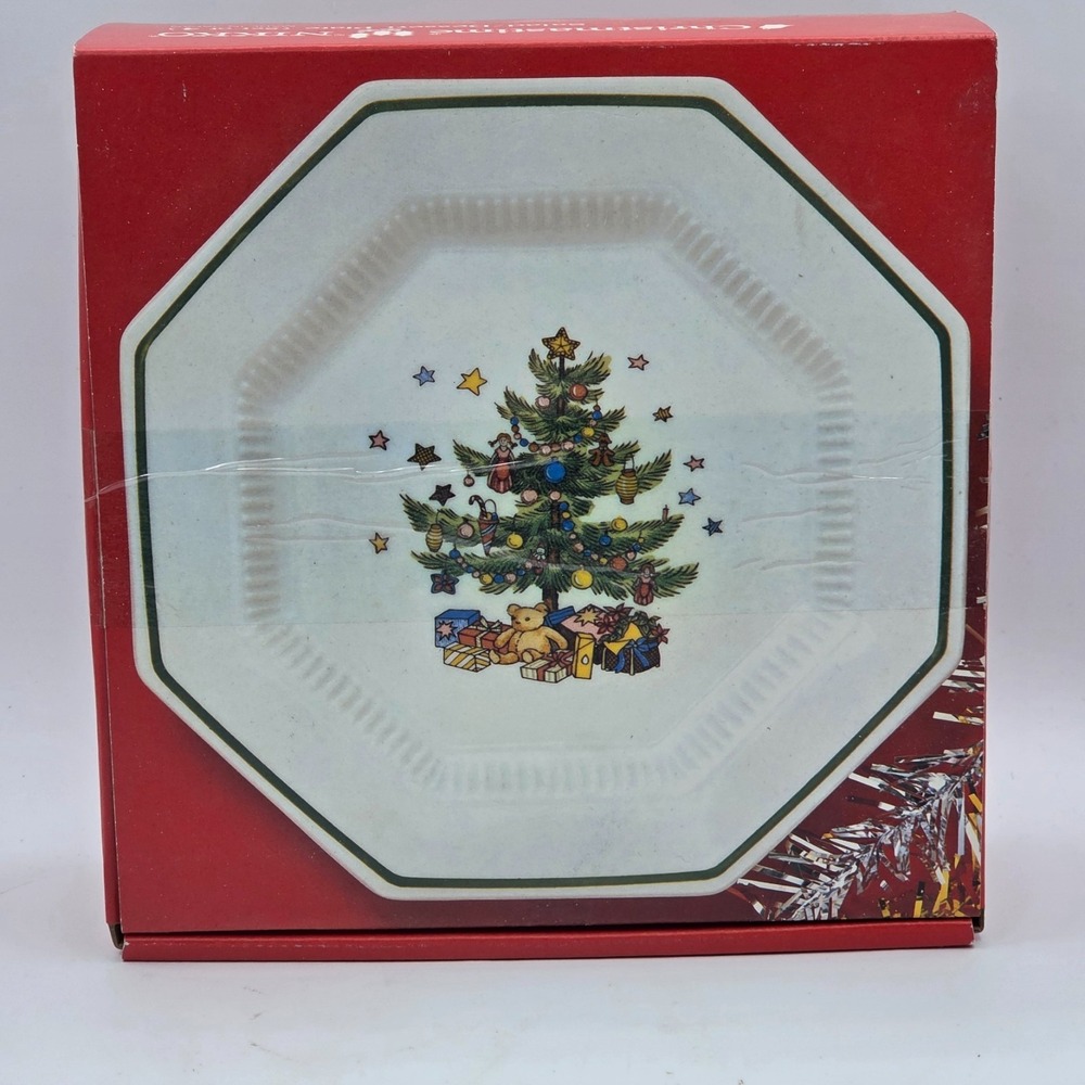 Nikko Christmastime Salad Dessert‎ Plates Set of 4 Octagonal Made in Japan